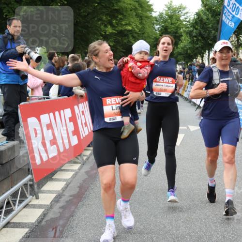 14.06.2026 - REWE Women's Run Strokosch-Dieckow http://msf.ph/oto/9766877 14.06.2026 11:01:06 Ziel 5025, 5054, 5055, 5146, 5307, 5364, 5532, 5599, 5618, 5672, 5767, 5941, 6018 meine-sportfotos.de