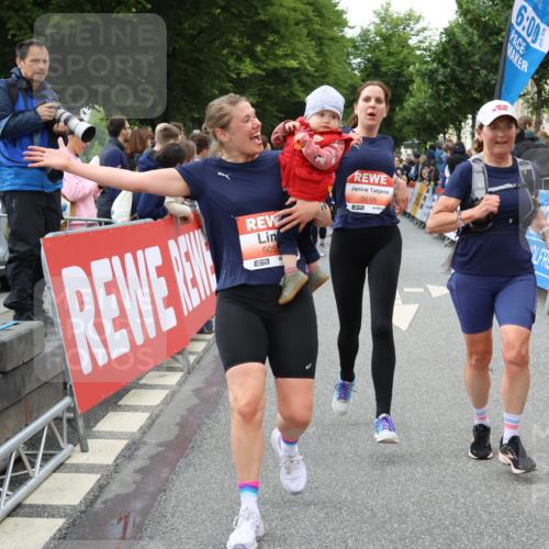 14.06.2026 - REWE Women's Run Strokosch-Dieckow http://msf.ph/oto/9766886 14.06.2026 11:01:06 Ziel 5025, 5054, 5055, 5146, 5307, 5364, 5532, 5599, 5618, 5672, 5767, 5941, 6018 meine-sportfotos.de