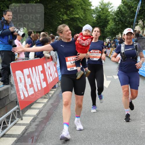 14.06.2026 - REWE Women's Run Strokosch-Dieckow http://msf.ph/oto/9766901 14.06.2026 11:01:06 Ziel 5025, 5054, 5055, 5146, 5307, 5364, 5532, 5599, 5618, 5672, 5767, 5941, 6018 meine-sportfotos.de