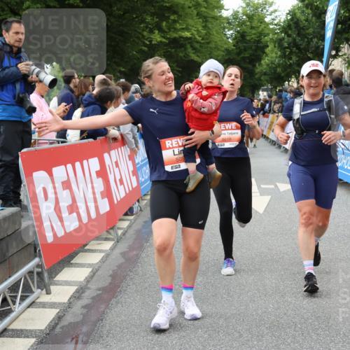 14.06.2026 - REWE Women's Run Strokosch-Dieckow http://msf.ph/oto/9766908 14.06.2026 11:01:06 Ziel 5025, 5054, 5055, 5146, 5307, 5364, 5532, 5599, 5618, 5672, 5767, 5941, 6018 meine-sportfotos.de