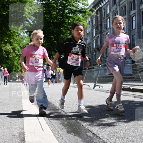 14.06.2026 - REWE Women's Run J. Mangold http://msf.ph/oto/9766909 14.06.2026 11:38:33 Ziel 213, 219, 223, 229, 230, 231, 236, 285, 286, 308, 338 meine-sportfotos.de