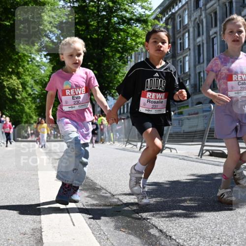 14.06.2026 - REWE Women's Run J. Mangold http://msf.ph/oto/9766912 14.06.2026 11:38:33 Ziel 213, 219, 223, 229, 230, 231, 236, 285, 286, 308, 338 meine-sportfotos.de