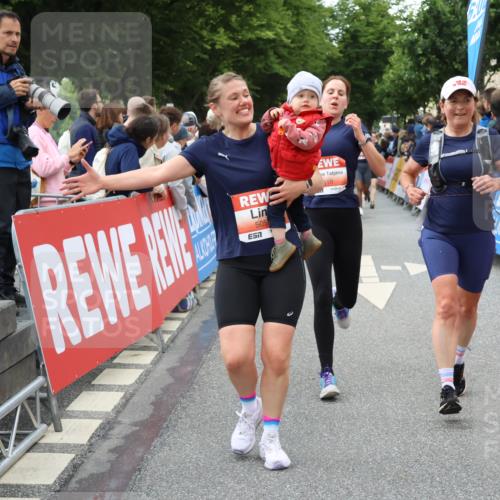 14.06.2026 - REWE Women's Run Strokosch-Dieckow http://msf.ph/oto/9766916 14.06.2026 11:01:06 Ziel 5025, 5054, 5055, 5146, 5307, 5364, 5532, 5599, 5618, 5672, 5767, 5941, 6018 meine-sportfotos.de