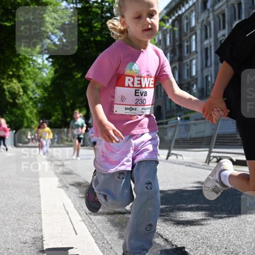 14.06.2026 - REWE Women's Run J. Mangold http://msf.ph/oto/9766918 14.06.2026 11:38:33 Ziel 213, 219, 223, 229, 230, 231, 236, 285, 286, 308, 338 meine-sportfotos.de