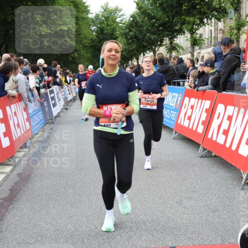 14.06.2026 - REWE Women's Run Strokosch-Dieckow http://msf.ph/oto/9766940 14.06.2026 11:01:02 Ziel 5054, 5055, 5146, 5242, 5307, 5341, 5364, 5532, 5547, 5548, 5767, 5861, 5941, 6018 meine-sportfotos.de