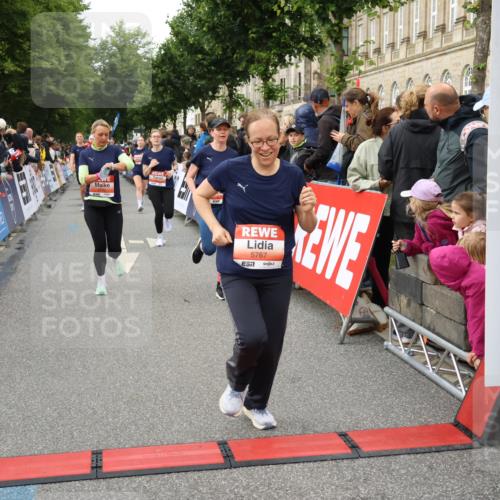 14.06.2026 - REWE Women's Run Strokosch-Dieckow http://msf.ph/oto/9766973 14.06.2026 11:01:01 Ziel 5054, 5242, 5307, 5341, 5364, 5532, 5547, 5548, 5767, 5861, 5941, 6018 meine-sportfotos.de