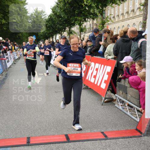 14.06.2026 - REWE Women's Run Strokosch-Dieckow http://msf.ph/oto/9766989 14.06.2026 11:01:01 Ziel 5054, 5242, 5307, 5341, 5364, 5532, 5547, 5548, 5767, 5861, 5941, 6018 meine-sportfotos.de