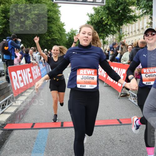 14.06.2026 - REWE Women's Run Strokosch-Dieckow http://msf.ph/oto/9767004 14.06.2026 11:00:58 Ziel 5054, 5242, 5341, 5364, 5532, 5547, 5548, 5764, 5767, 5861, 6018, 6055, 6061 meine-sportfotos.de