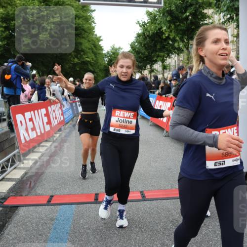 14.06.2026 - REWE Women's Run Strokosch-Dieckow http://msf.ph/oto/9767032 14.06.2026 11:00:57 Ziel 5054, 5242, 5328, 5341, 5486, 5547, 5548, 5764, 5767, 5861, 5894, 6018, 6055, 6061 meine-sportfotos.de
