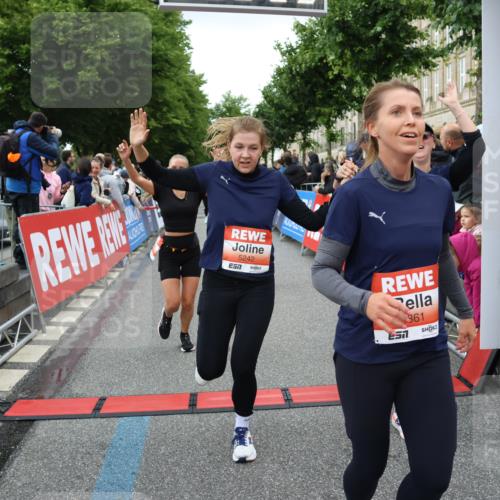 14.06.2026 - REWE Women's Run Strokosch-Dieckow http://msf.ph/oto/9767045 14.06.2026 11:00:57 Ziel 5054, 5242, 5328, 5341, 5486, 5547, 5548, 5764, 5767, 5861, 5894, 6018, 6055, 6061 meine-sportfotos.de