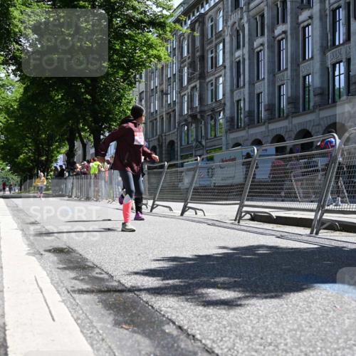 14.06.2026 - REWE Women's Run J. Mangold http://msf.ph/oto/9767052 14.06.2026 11:38:57 Ziel 218, 222, 243, 291 meine-sportfotos.de