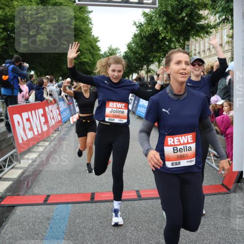 14.06.2026 - REWE Women's Run Strokosch-Dieckow http://msf.ph/oto/9767057 14.06.2026 11:00:57 Ziel 5054, 5242, 5328, 5341, 5486, 5547, 5548, 5764, 5767, 5861, 5894, 6018, 6055, 6061 meine-sportfotos.de