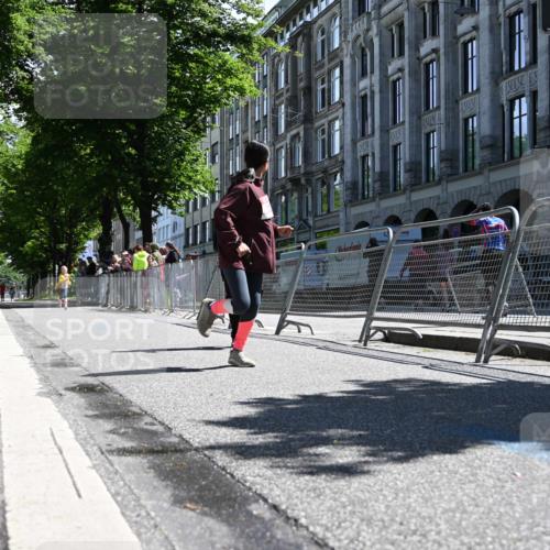 14.06.2026 - REWE Women's Run J. Mangold http://msf.ph/oto/9767058 14.06.2026 11:38:58 Ziel 218, 222, 243, 291 meine-sportfotos.de