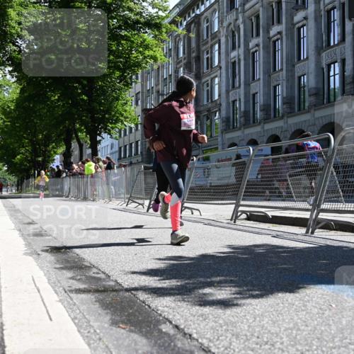 14.06.2026 - REWE Women's Run J. Mangold http://msf.ph/oto/9767061 14.06.2026 11:38:58 Ziel 218, 222, 243, 291 meine-sportfotos.de