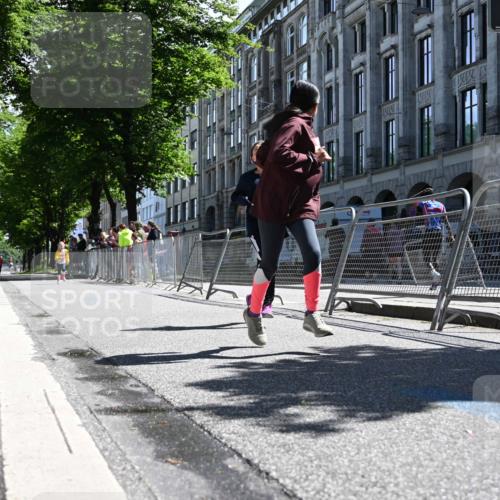 14.06.2026 - REWE Women's Run J. Mangold http://msf.ph/oto/9767062 14.06.2026 11:38:58 Ziel 218, 222, 243, 291 meine-sportfotos.de
