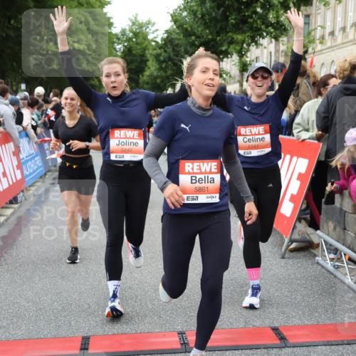 14.06.2026 - REWE Women's Run Strokosch-Dieckow http://msf.ph/oto/9767077 14.06.2026 11:00:57 Ziel 5054, 5242, 5328, 5341, 5486, 5547, 5548, 5764, 5767, 5861, 5894, 6018, 6055, 6061 meine-sportfotos.de
