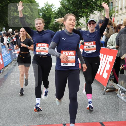 14.06.2026 - REWE Women's Run Strokosch-Dieckow http://msf.ph/oto/9767088 14.06.2026 11:00:57 Ziel 5054, 5242, 5328, 5341, 5486, 5547, 5548, 5764, 5767, 5861, 5894, 6018, 6055, 6061 meine-sportfotos.de