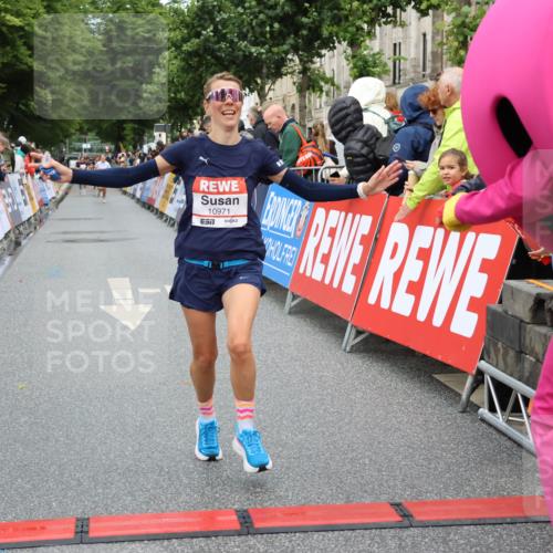 14.06.2026 - REWE Women's Run Strokosch-Dieckow http://msf.ph/oto/9767097 14.06.2026 09:52:11 Ziel 10449, 10971 meine-sportfotos.de