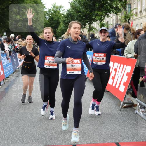 14.06.2026 - REWE Women's Run Strokosch-Dieckow http://msf.ph/oto/9767105 14.06.2026 11:00:57 Ziel 5054, 5242, 5328, 5341, 5486, 5547, 5548, 5764, 5767, 5861, 5894, 6018, 6055, 6061 meine-sportfotos.de