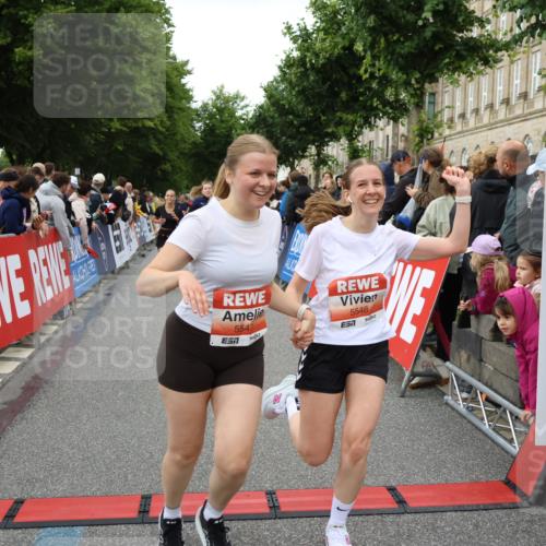 14.06.2026 - REWE Women's Run Strokosch-Dieckow http://msf.ph/oto/9767127 14.06.2026 11:00:55 Ziel 5054, 5193, 5242, 5328, 5341, 5440, 5486, 5547, 5548, 5764, 5861, 5894, 6018, 6055, 6061 meine-sportfotos.de