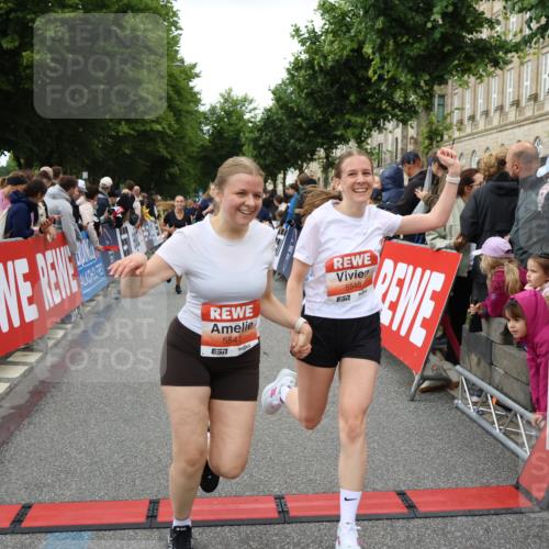 14.06.2026 - REWE Women's Run Strokosch-Dieckow http://msf.ph/oto/9767135 14.06.2026 11:00:54 Ziel 5054, 5193, 5242, 5328, 5341, 5440, 5486, 5547, 5548, 5764, 5861, 5894, 6018, 6055, 6061 meine-sportfotos.de