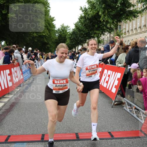 14.06.2026 - REWE Women's Run Strokosch-Dieckow http://msf.ph/oto/9767142 14.06.2026 11:00:54 Ziel 5054, 5193, 5242, 5328, 5341, 5440, 5486, 5547, 5548, 5764, 5861, 5894, 6018, 6055, 6061 meine-sportfotos.de