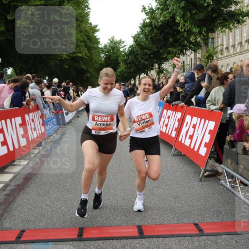 14.06.2026 - REWE Women's Run Strokosch-Dieckow http://msf.ph/oto/9767165 14.06.2026 11:00:54 Ziel 5054, 5193, 5242, 5328, 5341, 5440, 5486, 5547, 5548, 5764, 5861, 5894, 6018, 6055, 6061 meine-sportfotos.de