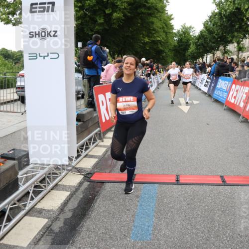 14.06.2026 - REWE Women's Run Strokosch-Dieckow http://msf.ph/oto/9767181 14.06.2026 11:00:52 Ziel 5193, 5328, 5440, 5486, 5547, 5548, 5716, 5764, 5894, 6055, 6061 meine-sportfotos.de