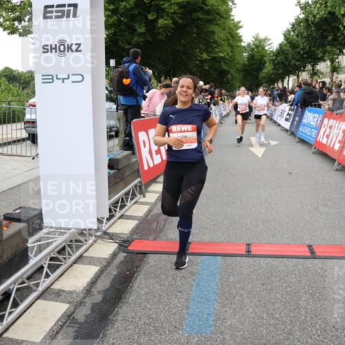 14.06.2026 - REWE Women's Run Strokosch-Dieckow http://msf.ph/oto/9767189 14.06.2026 11:00:52 Ziel 5193, 5328, 5440, 5486, 5547, 5548, 5716, 5764, 5894, 6055, 6061 meine-sportfotos.de