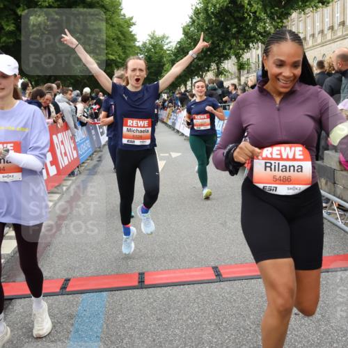 14.06.2026 - REWE Women's Run Strokosch-Dieckow http://msf.ph/oto/9767221 14.06.2026 11:00:49 Ziel 5193, 5328, 5440, 5486, 5716, 5764, 5894, 6055, 6061 meine-sportfotos.de