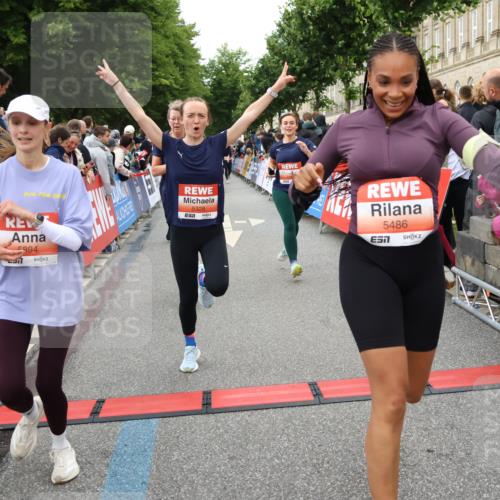 14.06.2026 - REWE Women's Run Strokosch-Dieckow http://msf.ph/oto/9767228 14.06.2026 11:00:49 Ziel 5193, 5328, 5440, 5486, 5716, 5764, 5894, 6055, 6061 meine-sportfotos.de