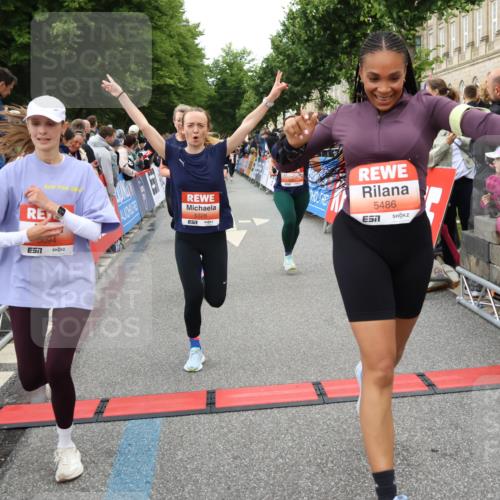 14.06.2026 - REWE Women's Run Strokosch-Dieckow http://msf.ph/oto/9767235 14.06.2026 11:00:49 Ziel 5193, 5328, 5440, 5486, 5716, 5764, 5894, 6055, 6061 meine-sportfotos.de