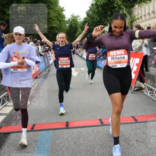 14.06.2026 - REWE Women's Run Strokosch-Dieckow http://msf.ph/oto/9767243 14.06.2026 11:00:49 Ziel 5193, 5328, 5440, 5486, 5716, 5764, 5894, 6055, 6061 meine-sportfotos.de