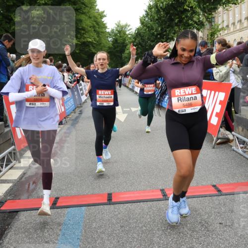 14.06.2026 - REWE Women's Run Strokosch-Dieckow http://msf.ph/oto/9767250 14.06.2026 11:00:49 Ziel 5193, 5328, 5440, 5486, 5716, 5764, 5894, 6055, 6061 meine-sportfotos.de