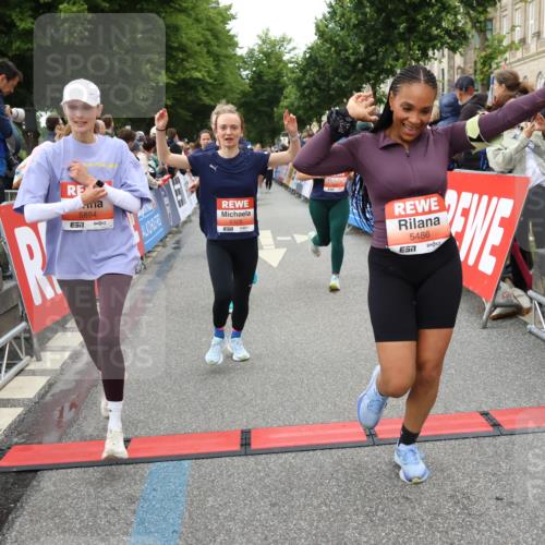 14.06.2026 - REWE Women's Run Strokosch-Dieckow http://msf.ph/oto/9767257 14.06.2026 11:00:49 Ziel 5193, 5328, 5440, 5486, 5716, 5764, 5894, 6055, 6061 meine-sportfotos.de