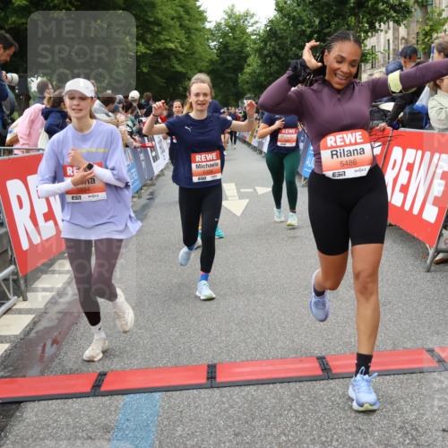 14.06.2026 - REWE Women's Run Strokosch-Dieckow http://msf.ph/oto/9767274 14.06.2026 11:00:49 Ziel 5193, 5328, 5440, 5486, 5716, 5764, 5894, 6055, 6061 meine-sportfotos.de