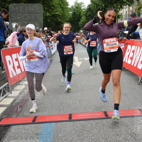 14.06.2026 - REWE Women's Run Strokosch-Dieckow http://msf.ph/oto/9767282 14.06.2026 11:00:49 Ziel 5193, 5328, 5440, 5486, 5716, 5764, 5894, 6055, 6061 meine-sportfotos.de