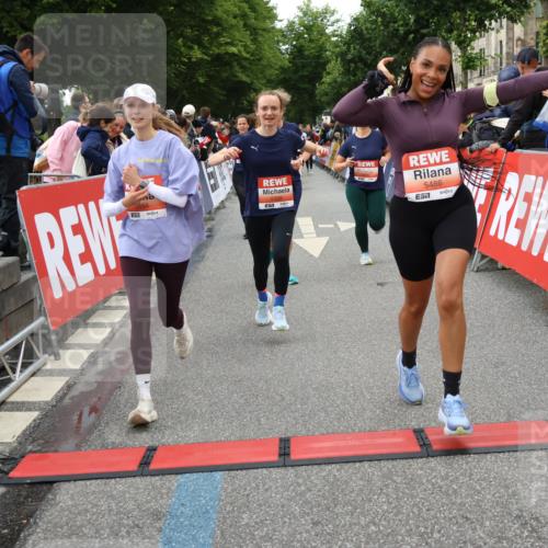 14.06.2026 - REWE Women's Run Strokosch-Dieckow http://msf.ph/oto/9767291 14.06.2026 11:00:49 Ziel 5193, 5328, 5440, 5486, 5716, 5764, 5894, 6055, 6061 meine-sportfotos.de