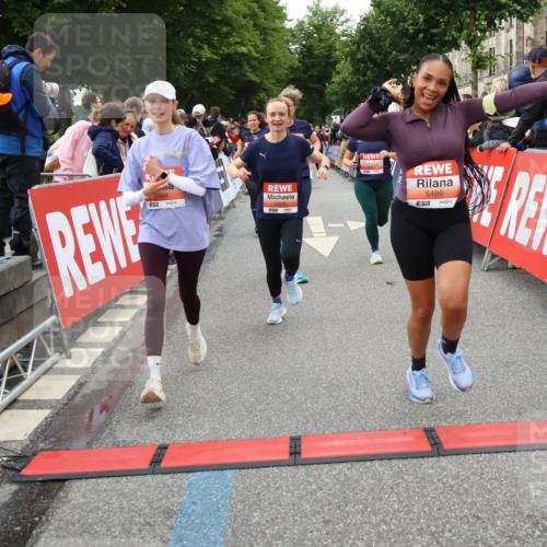 14.06.2026 - REWE Women's Run Strokosch-Dieckow http://msf.ph/oto/9767298 14.06.2026 11:00:49 Ziel 5193, 5328, 5440, 5486, 5716, 5764, 5894, 6055, 6061 meine-sportfotos.de