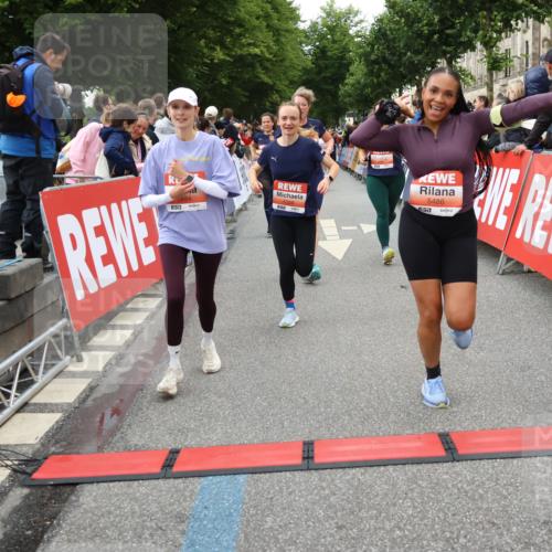 14.06.2026 - REWE Women's Run Strokosch-Dieckow http://msf.ph/oto/9767307 14.06.2026 11:00:49 Ziel 5193, 5328, 5440, 5486, 5716, 5764, 5894, 6055, 6061 meine-sportfotos.de
