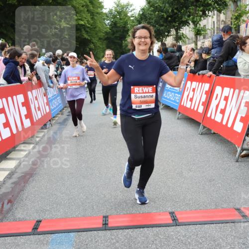 14.06.2026 - REWE Women's Run Strokosch-Dieckow http://msf.ph/oto/9767336 14.06.2026 11:00:48 Ziel 5193, 5328, 5440, 5486, 5716, 5764, 5883, 5894, 6055, 6061 meine-sportfotos.de