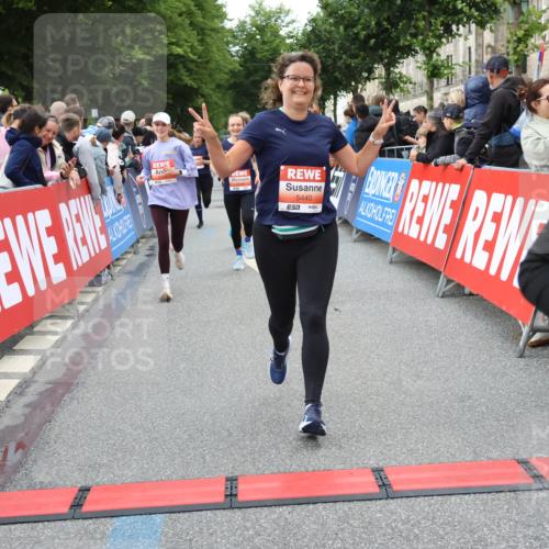 14.06.2026 - REWE Women's Run Strokosch-Dieckow http://msf.ph/oto/9767355 14.06.2026 11:00:47 Ziel 5193, 5328, 5435, 5440, 5453, 5486, 5665, 5716, 5764, 5883, 5894, 6061 meine-sportfotos.de