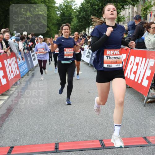 14.06.2026 - REWE Women's Run Strokosch-Dieckow http://msf.ph/oto/9767362 14.06.2026 11:00:47 Ziel 5193, 5328, 5435, 5440, 5453, 5486, 5665, 5716, 5764, 5883, 5894, 6061 meine-sportfotos.de