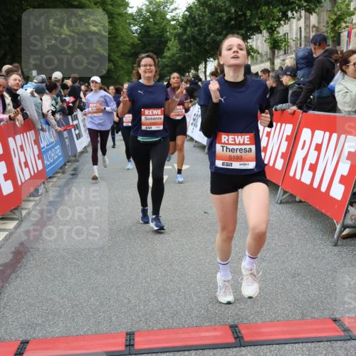 14.06.2026 - REWE Women's Run Strokosch-Dieckow http://msf.ph/oto/9767378 14.06.2026 11:00:47 Ziel 5193, 5328, 5435, 5440, 5453, 5486, 5665, 5716, 5764, 5883, 5894, 6061 meine-sportfotos.de