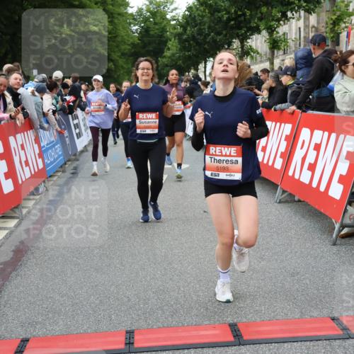 14.06.2026 - REWE Women's Run Strokosch-Dieckow http://msf.ph/oto/9767386 14.06.2026 11:00:47 Ziel 5193, 5328, 5435, 5440, 5453, 5486, 5665, 5716, 5764, 5883, 5894, 6061 meine-sportfotos.de