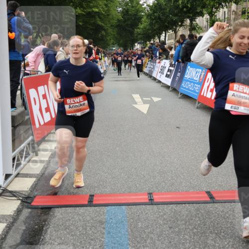 14.06.2026 - REWE Women's Run Strokosch-Dieckow http://msf.ph/oto/9767451 14.06.2026 11:00:40 Ziel 5001, 5002, 5003, 5004, 5050, 5147, 5432, 5435, 5453, 5665, 5719, 5782, 5883, 5929 meine-sportfotos.de