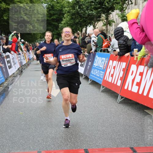 14.06.2026 - REWE Women's Run Strokosch-Dieckow http://msf.ph/oto/9767474 14.06.2026 09:52:45 Ziel 10168, 10422, 10942, 11174, 11228, 11326, 11467 meine-sportfotos.de