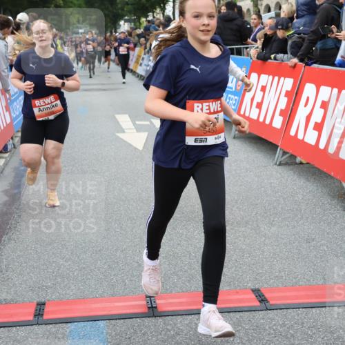 14.06.2026 - REWE Women's Run Strokosch-Dieckow http://msf.ph/oto/9767487 14.06.2026 11:00:39 Ziel 5001, 5002, 5003, 5004, 5050, 5147, 5432, 5435, 5453, 5665, 5719, 5782, 5883, 5929 meine-sportfotos.de