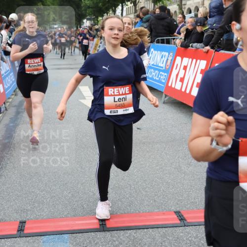 14.06.2026 - REWE Women's Run Strokosch-Dieckow http://msf.ph/oto/9767507 14.06.2026 11:00:39 Ziel 5001, 5002, 5003, 5004, 5050, 5147, 5432, 5435, 5453, 5665, 5719, 5782, 5883, 5929 meine-sportfotos.de