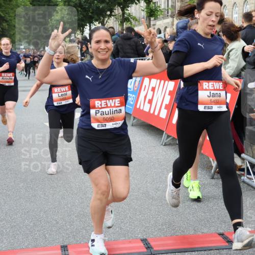 14.06.2026 - REWE Women's Run Strokosch-Dieckow http://msf.ph/oto/9767524 14.06.2026 11:00:38 Ziel 5001, 5002, 5003, 5004, 5050, 5147, 5432, 5435, 5453, 5665, 5719, 5782, 5883, 5929, 6040 meine-sportfotos.de